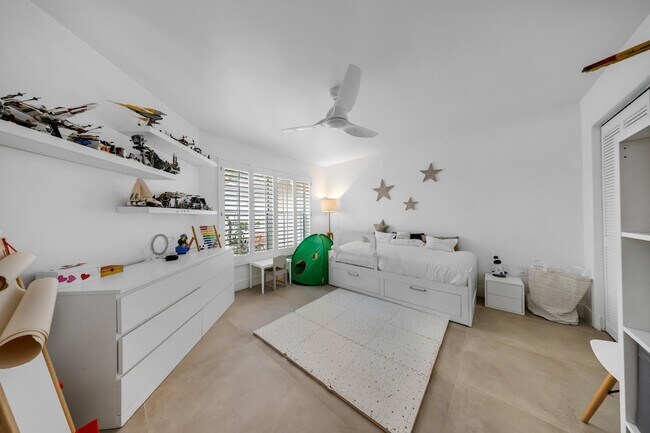 Building Photo - 4117 W Palm Aire Dr