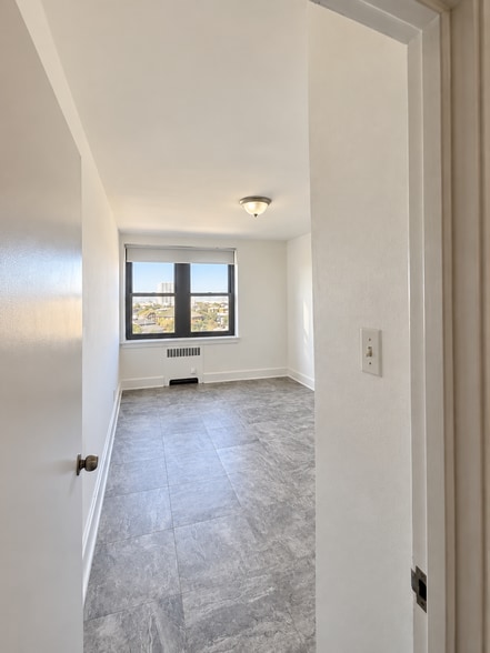 Bedroom - 101 S Raleigh Ave