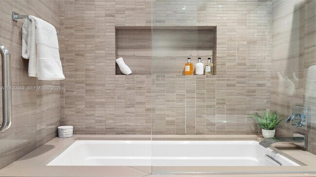 Building Photo - 2301 Collins Ave