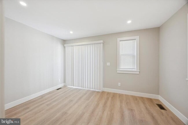 Building Photo - 118 Bartram Ave