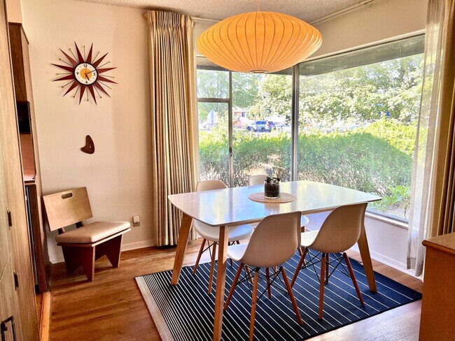 Building Photo - 7900 Beacon Ave S