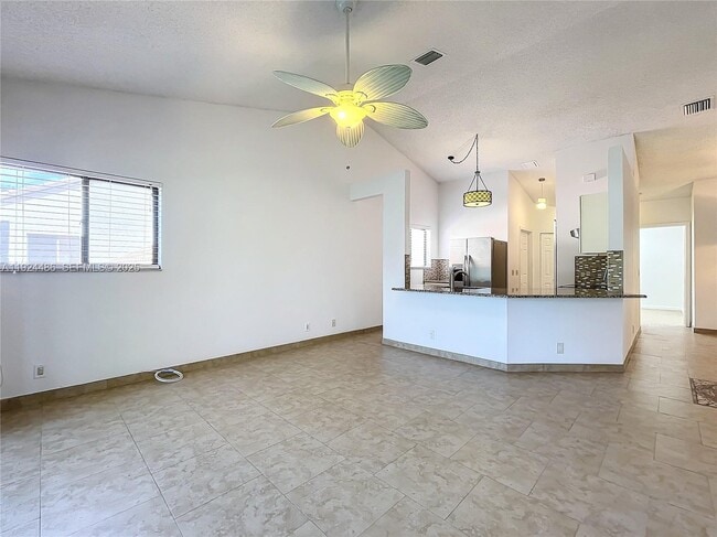 Building Photo - 20 Vía De Casas Sur