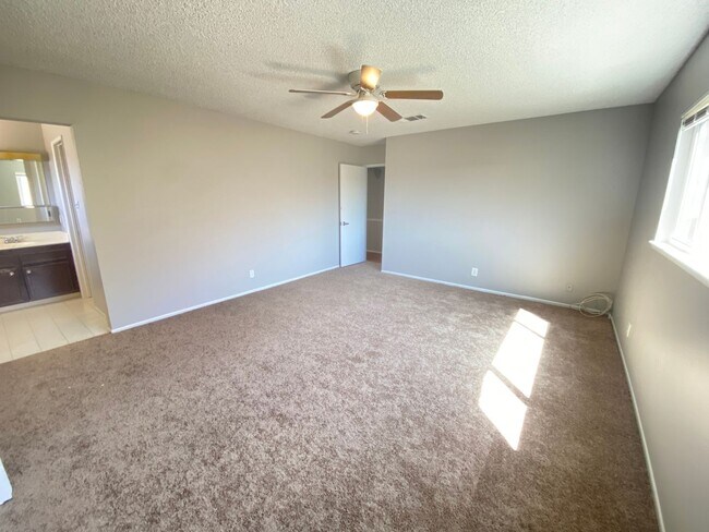 Building Photo - Charming 4 Bedroom, 3 Bath, Single-Story H...