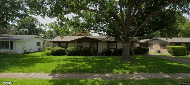 Building Photo - 713 Silverstone Dr