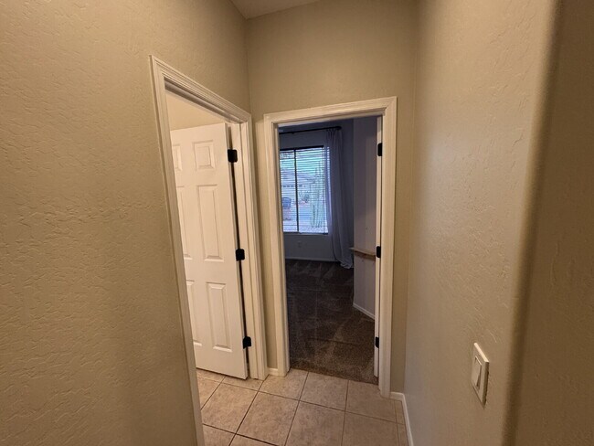 Building Photo - 30031 N Little Leaf Dr