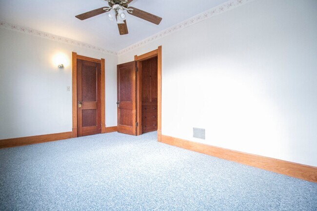 Building Photo - 902 Dryden Dr