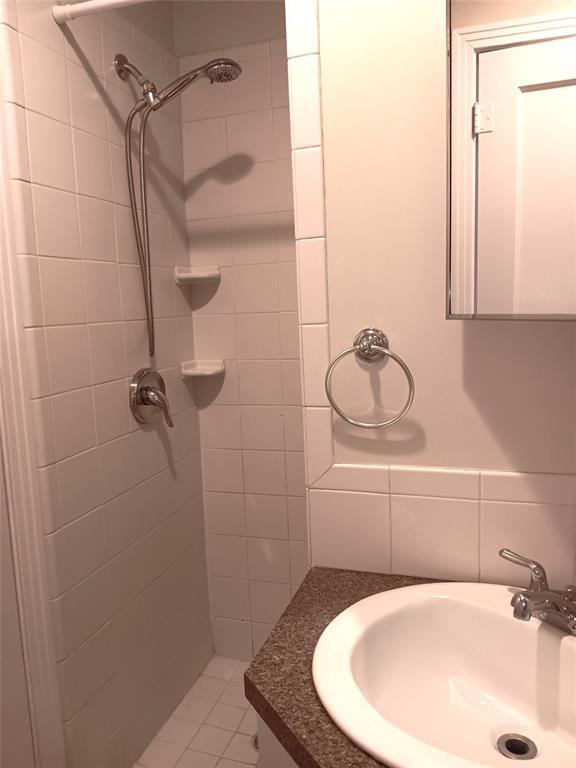 Building Photo - 513 E 46th St
