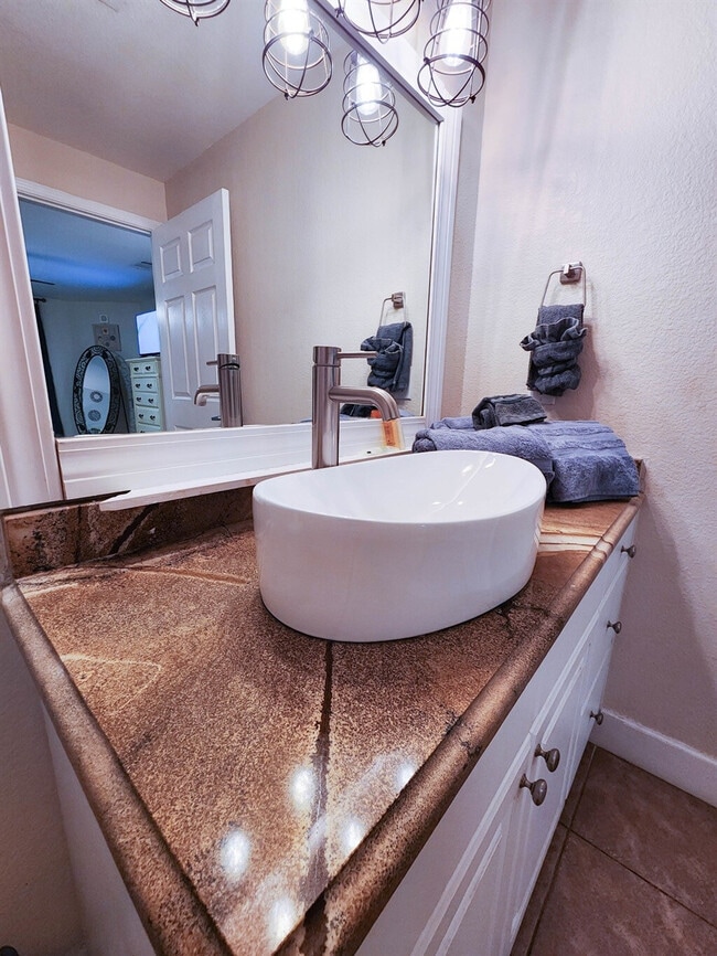 Building Photo - 16819 Front Beach Rd