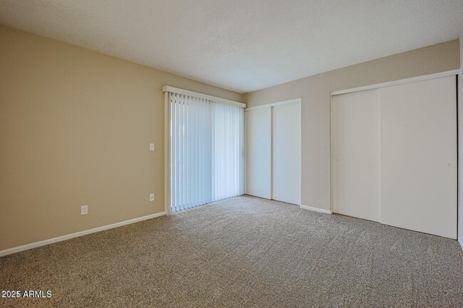 Building Photo - 1007 E Oraibi Dr