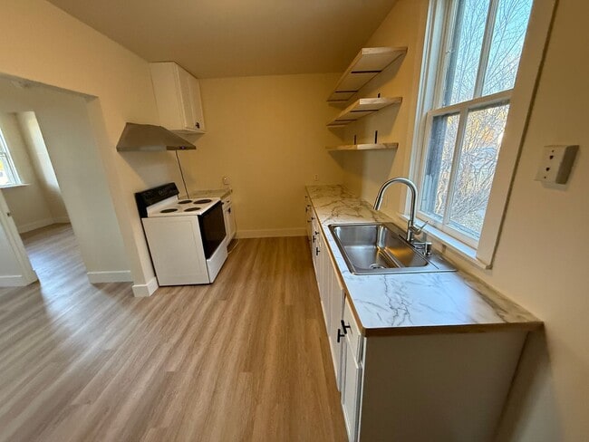 Building Photo - 316 E Peach St