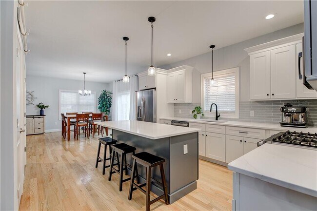 Building Photo - 142 Ferreira Ave
