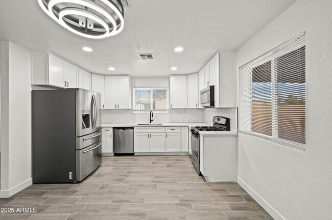Building Photo - 10947 W Mohave St