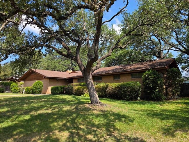 Primary Photo - 402 Honeycomb Ridge