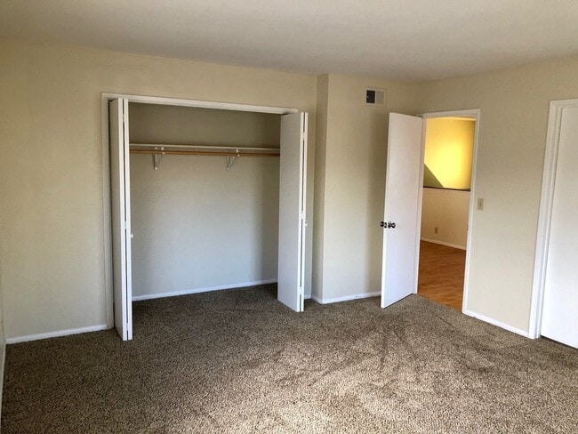 Building Photo - Pierpont Beach Home