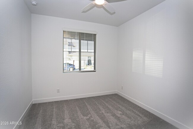 Building Photo - 745 W Sparrow Dr