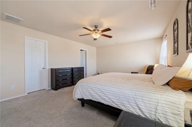 Building Photo - 5005 W Bay Ct