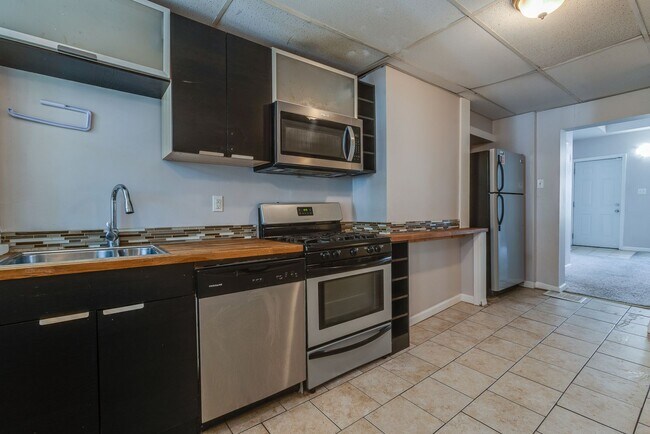 Building Photo - 2013 Gregory St