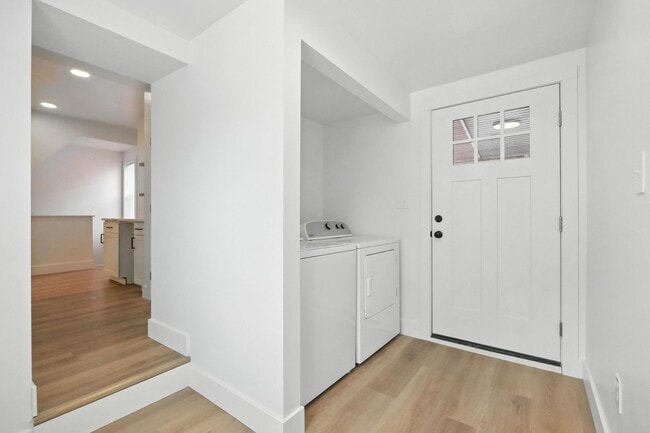 Building Photo - Luxury Rental - Southside Flats