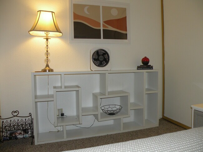 smaller room - 5300 E Waverly Dr