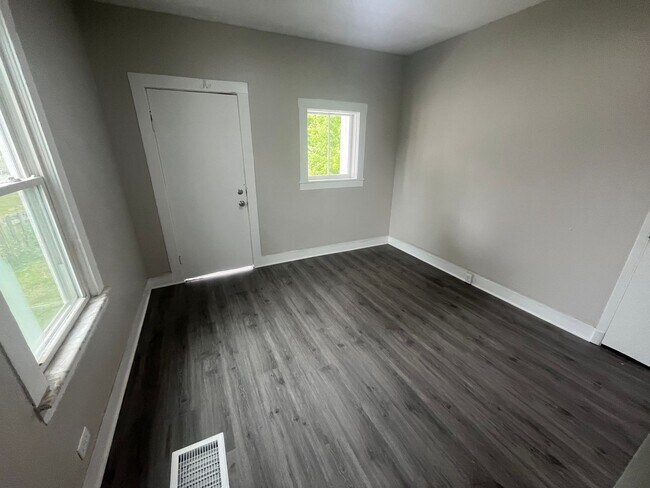 Building Photo - 3511 Memphis-Lower