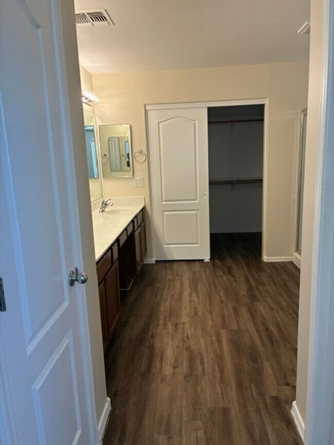 Building Photo - Spacious 4 Bedroom Home in Avondale!
