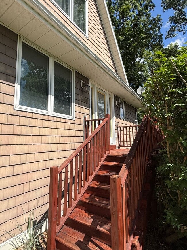 Building Photo - 7366 Surrey Dr