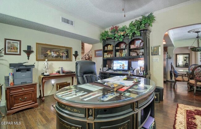 Building Photo - 1933 Gus Moran St