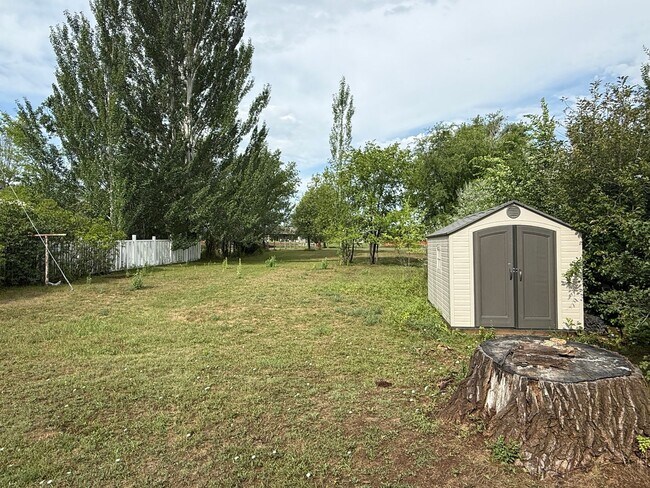 Building Photo - 3035 Pioneer Dr