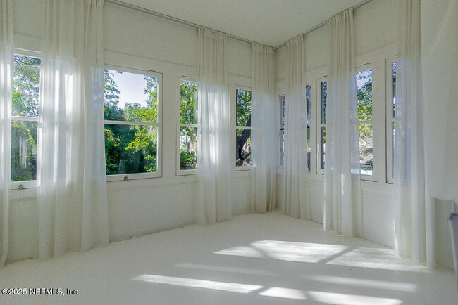 Building Photo - 1838 Silver St