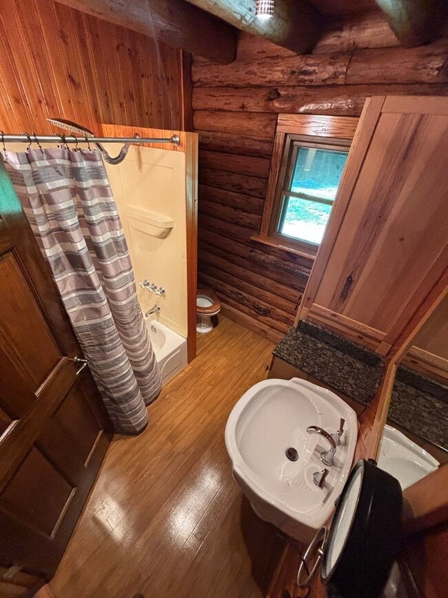 Building Photo - Log home in quiet setting