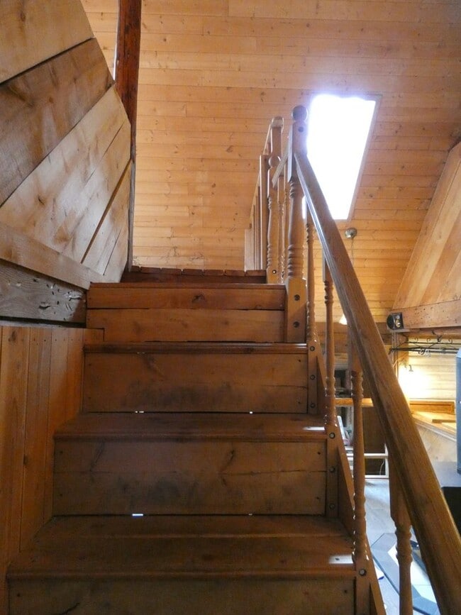 Building Photo - **Charming Cabin**