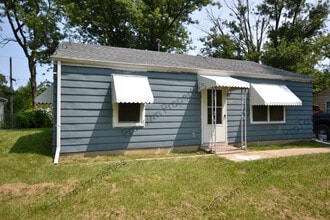 Building Photo - 121 Louis Rd