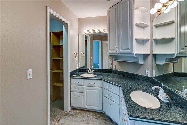 Building Photo - Beautifully updated 4 bedroom home in Southbridge, Waunakee