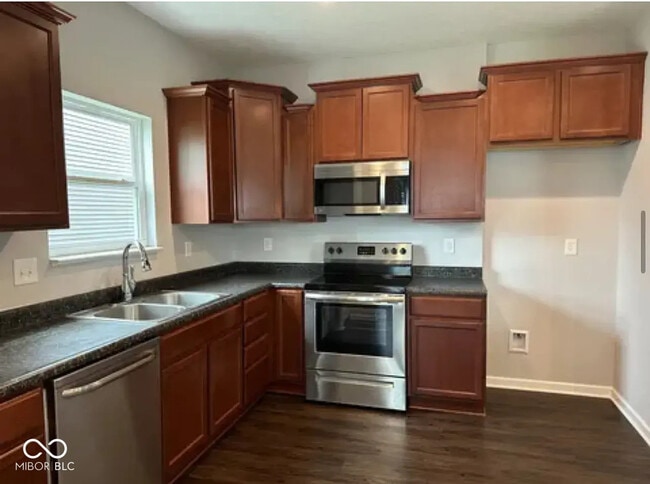 Building Photo - 2441 Shadowbrook Trce