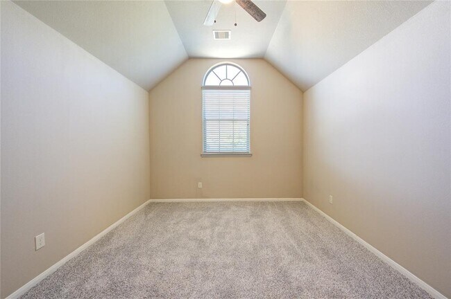 Building Photo - 611 Whitney Oaks Ln