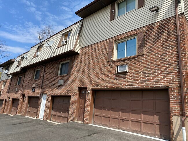 Building Photo - 145 Wolcott St