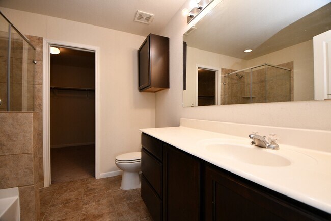 Building Photo - 20023 Linden Spruce Ln