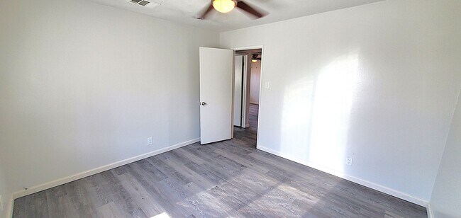 Building Photo - 510 Giles Ave