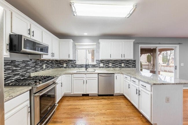 Building Photo - 438 Rachel Cir