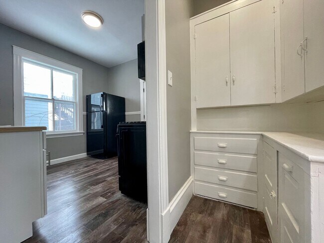 Building Photo - Spacious 4-bedroom 1.5 Bathroom Home in South Minneapolis!