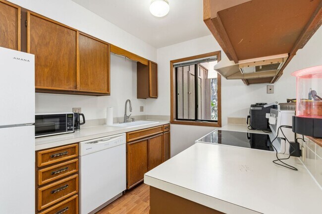 Building Photo - 512 Strachan Dr