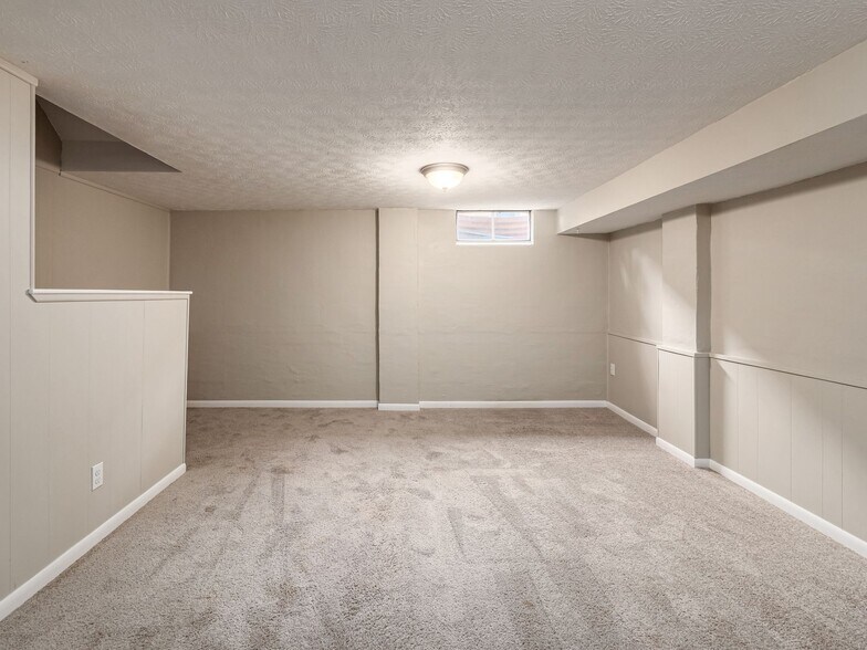 Building Photo - 1766 Willoway Cir S