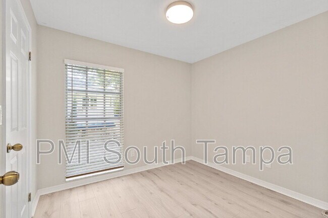 Building Photo - 3110 W Villa Rosa St