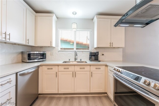 Building Photo - 2905 Kings Way