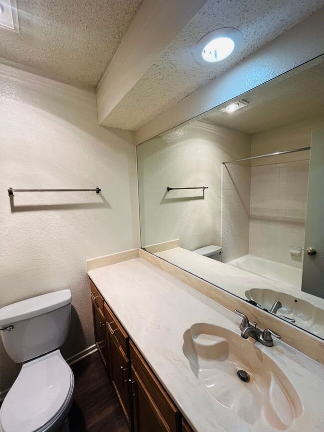 Building Photo - 2423 Sherry St