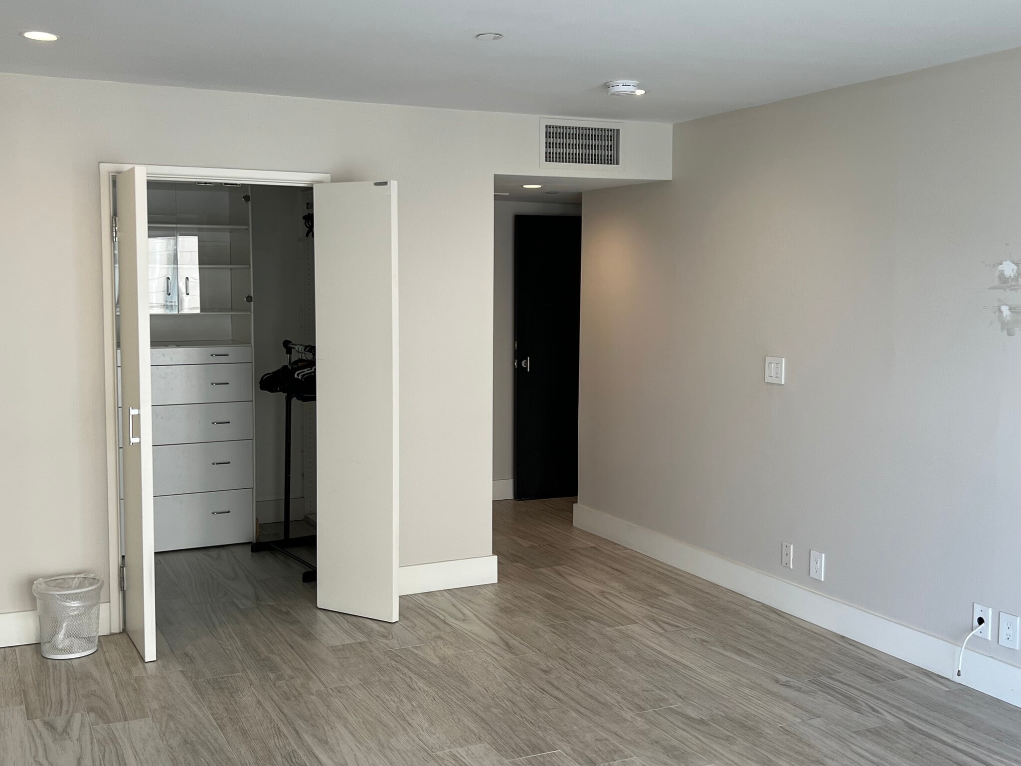 Building Photo - 10790 Wilshire Blvd