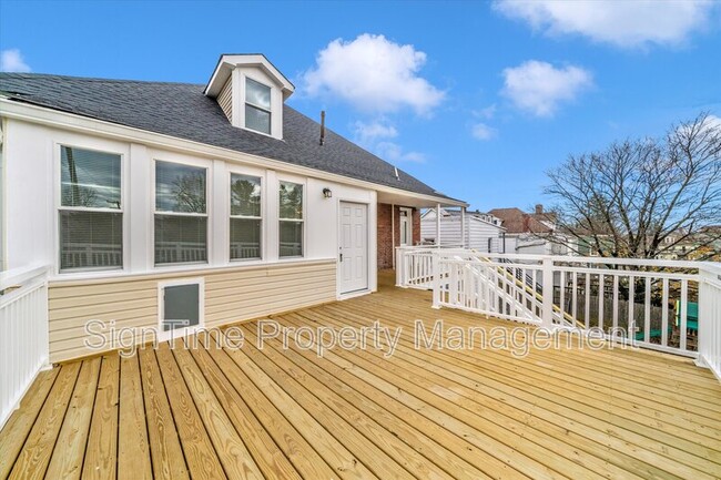 Building Photo - 25 Wayside Ave