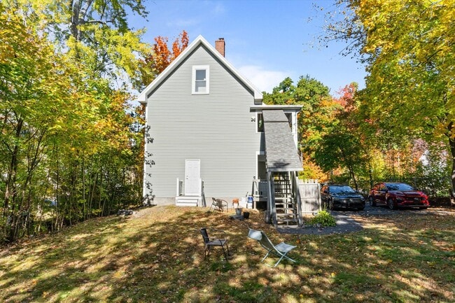 Building Photo - 113 Warren St