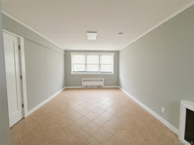 Building Photo - 302 E Broadway