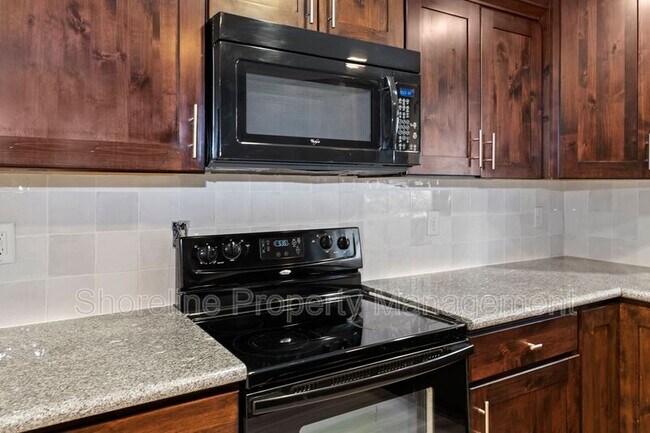 Building Photo - 2110 Brittany Ln